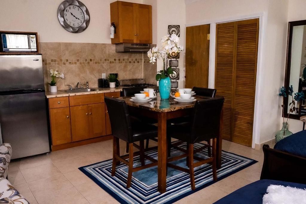 A Taste Of Paradise - Vacation Rentals Close To Us Embassy & Restaurants Nassau Bagian luar foto