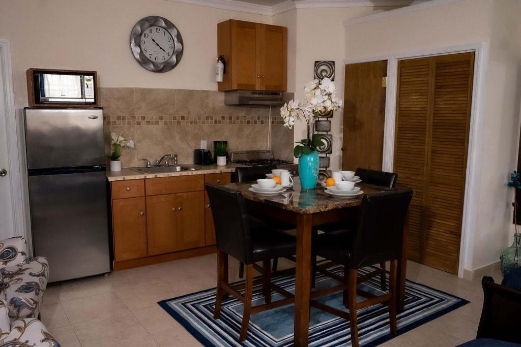 A Taste Of Paradise - Vacation Rentals Close To Us Embassy & Restaurants Nassau Bagian luar foto